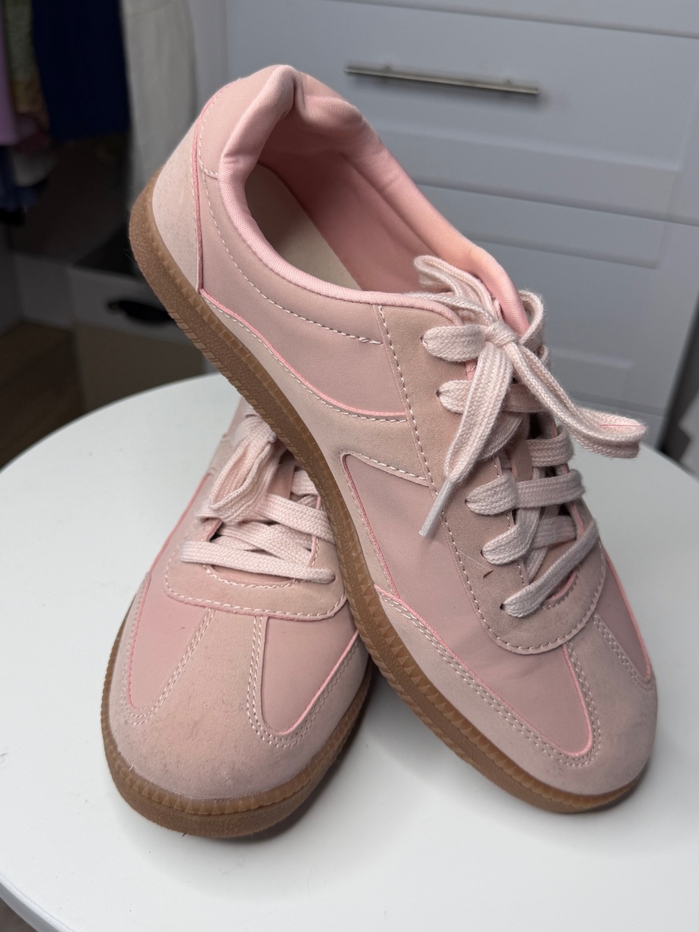 No Boundaries Women's Pink Lace-Up Sneakers with Gum Sole